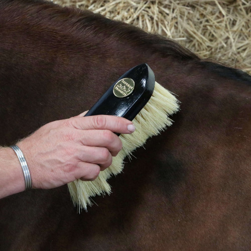 Supreme Products Perfection Flick Brush - Black